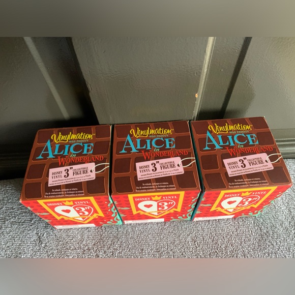 Disney Vinylmation - 3” surprise Alice In Wonderland - new in box - never opened - Picture 4 of 4